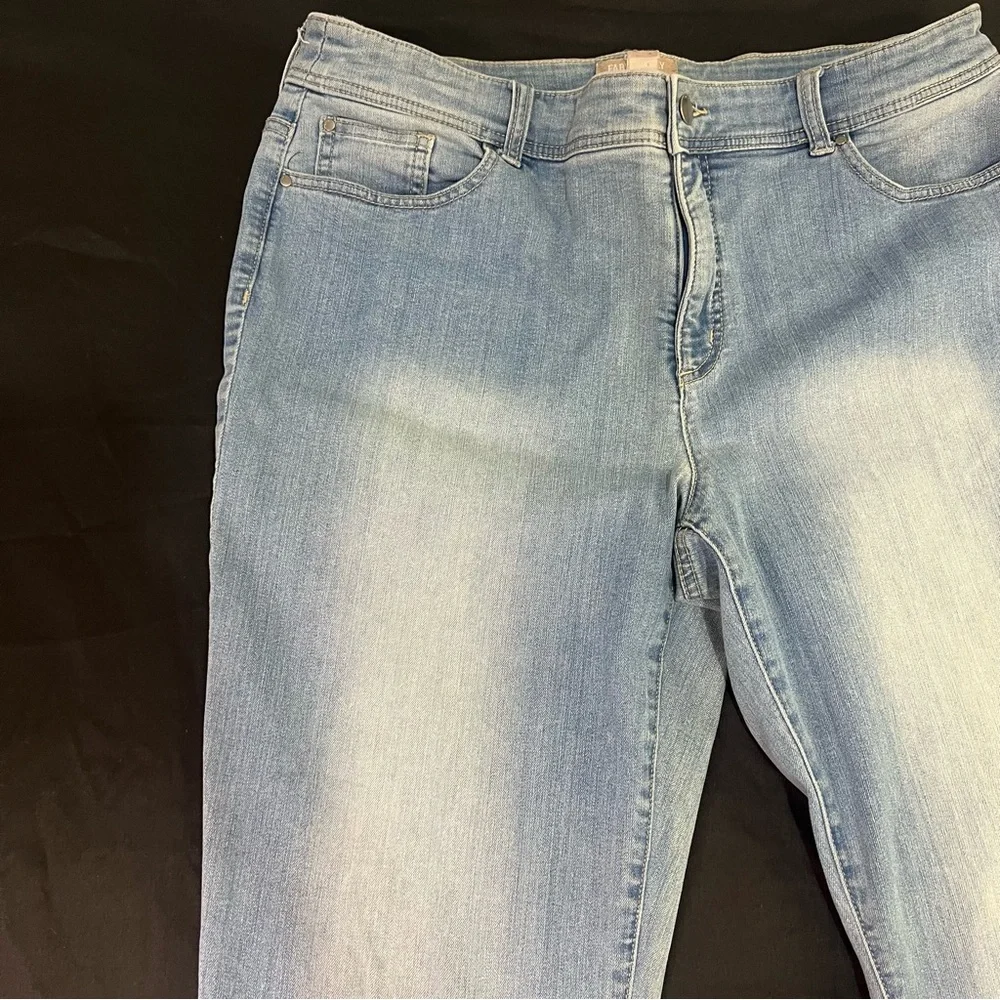 Fabulously Slimming by Chico's Women's Jeans Size 2.5 Short Straight Leg Stretch